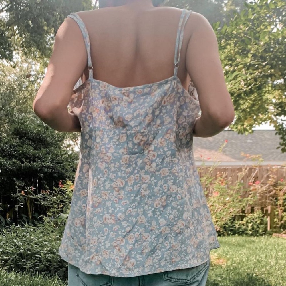 🥑FREE🥑 w/any FP purchase NWOT Floral Tank in Light Blue/Pink